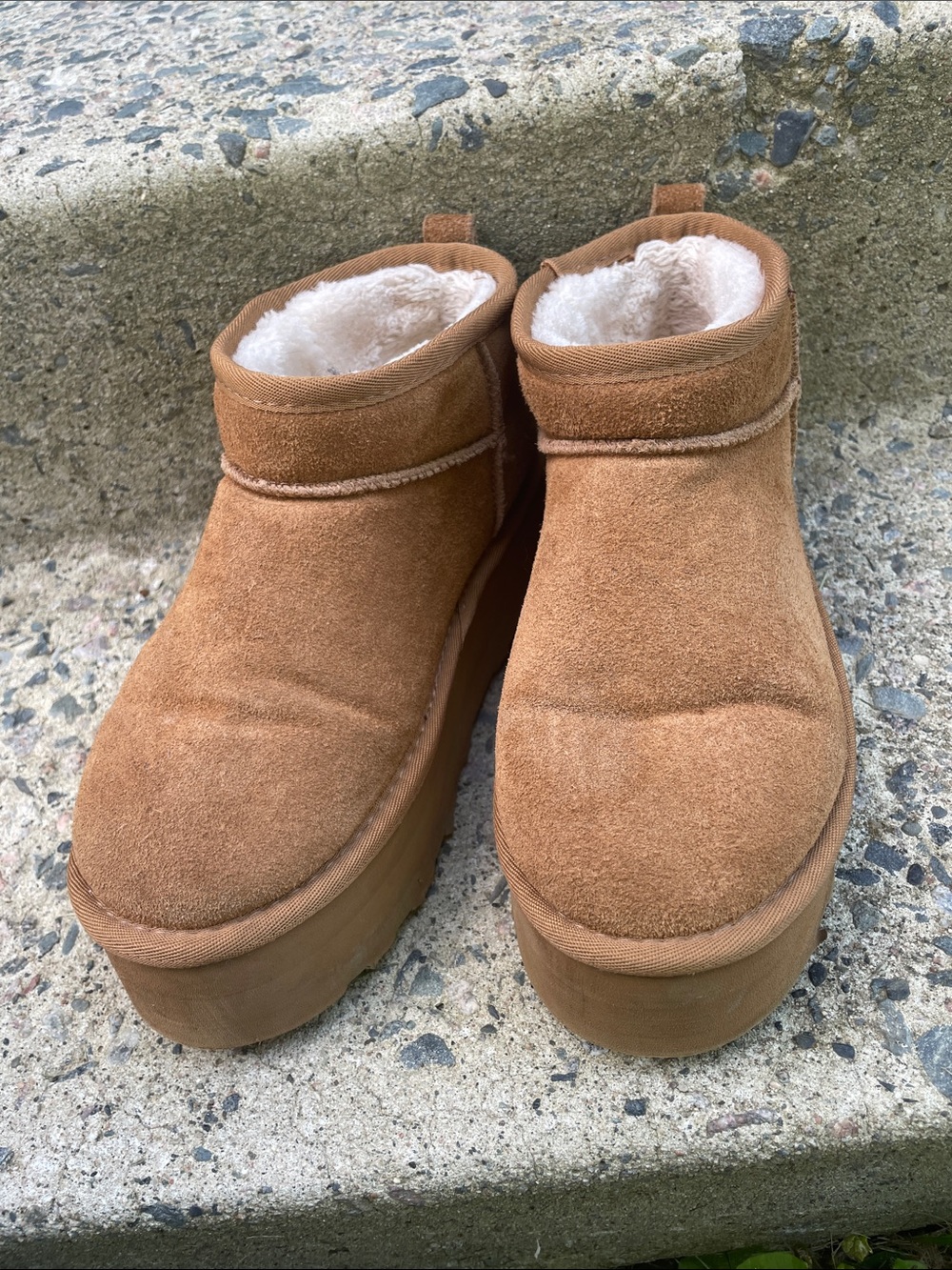 Women's Shearling-Lined Suede Platform Clog - Tan